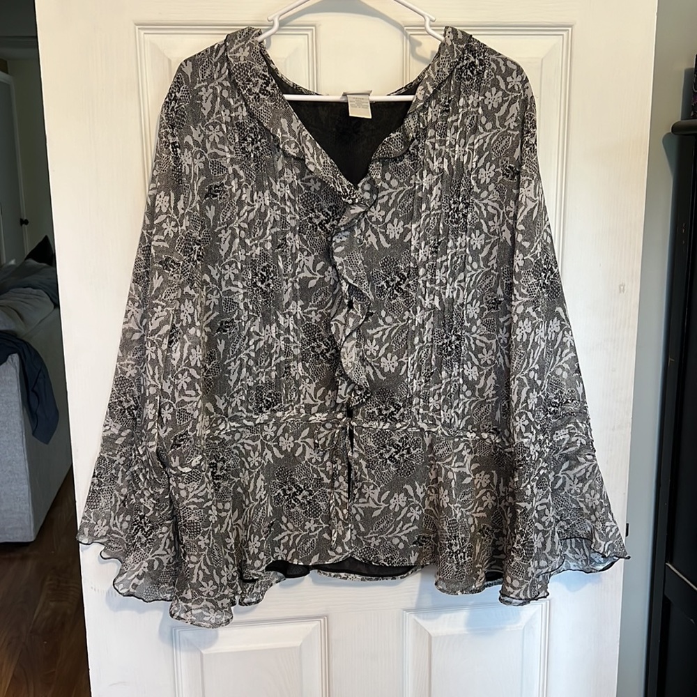Women's Black and White Lacey-Look Blouse   Size  22/24